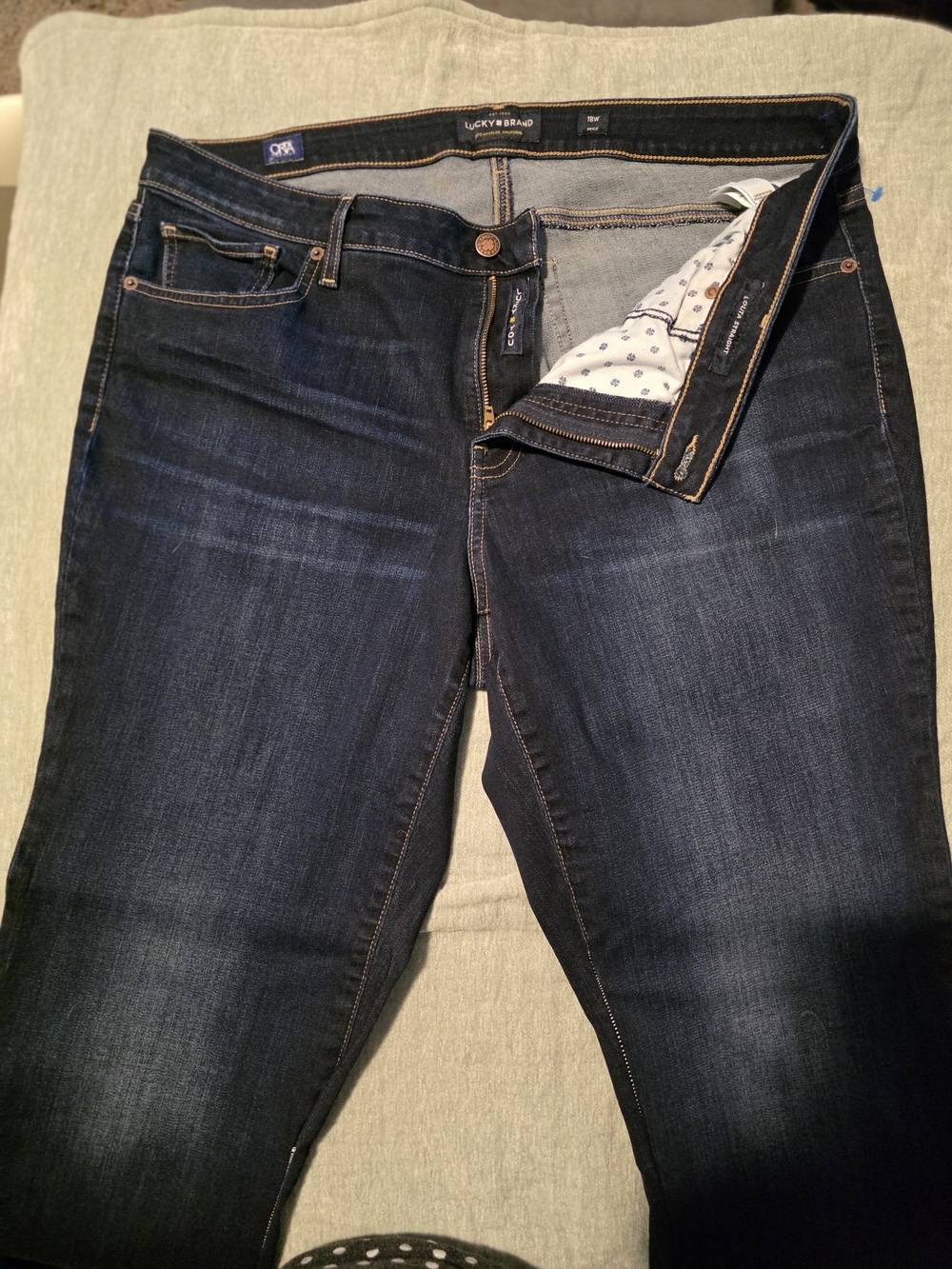 Lucky Brand Women's Dark Wash Jeans - Indigo
